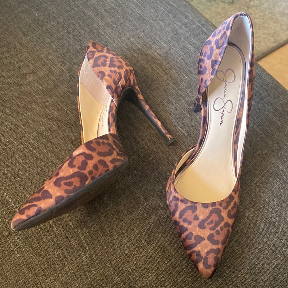 Leopard satin pumps